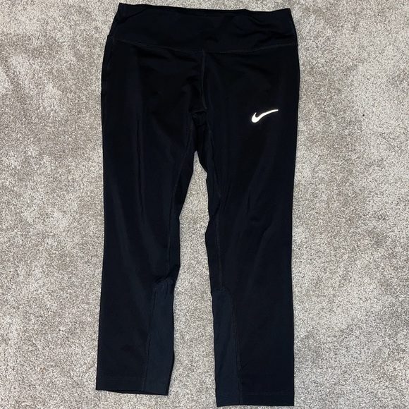 Nike Medium Dri Fit Crop - Picture 4 of 4